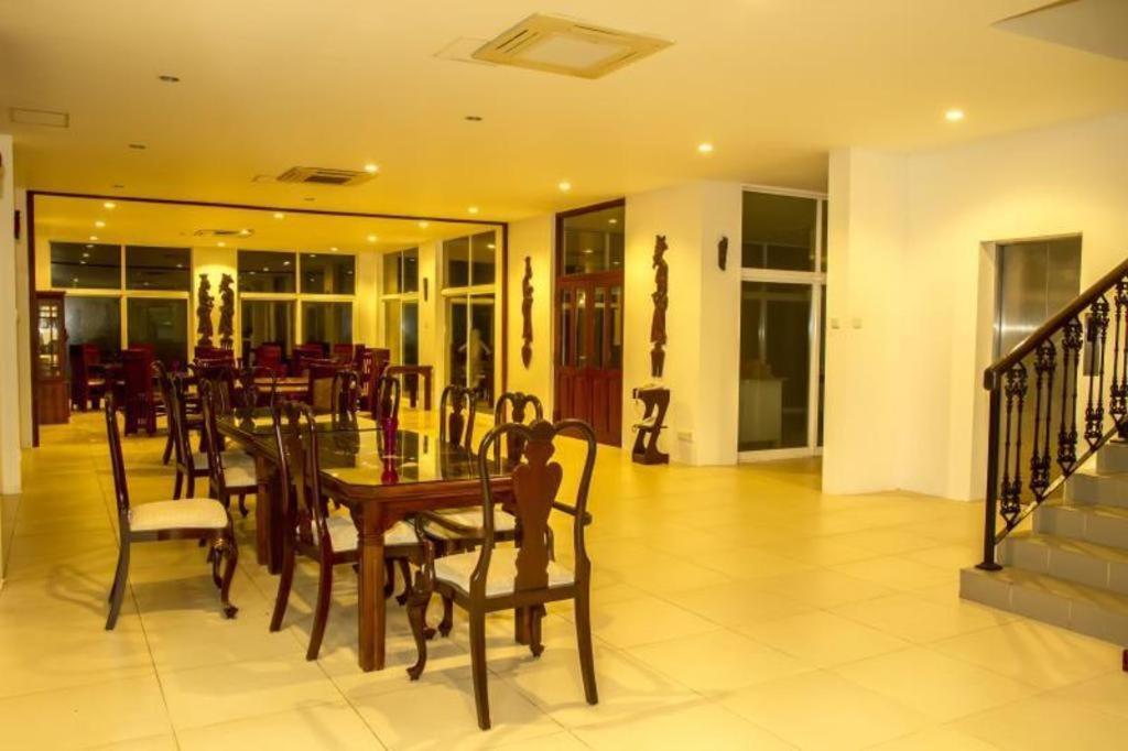 Hotel Villa Viana Marawila Exterior foto
